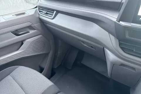 DG75BZU Volkswagen Transporter 2.0 TDI 110 Commerce Pro Van Thumbnail #21