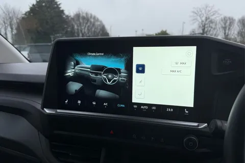 DG75BZU Volkswagen Transporter 2.0 TDI 110 Commerce Pro Van Thumbnail #23