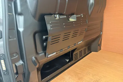 DG75BZU Volkswagen Transporter 2.0 TDI 110 Commerce Pro Van Thumbnail #33