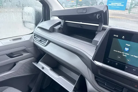 DG75BZU Volkswagen Transporter 2.0 TDI 110 Commerce Pro Van Thumbnail #35