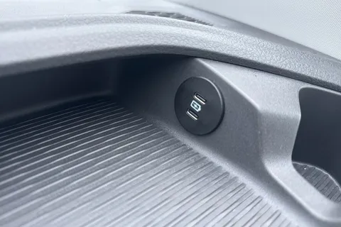 DG75BZU Volkswagen Transporter 2.0 TDI 110 Commerce Pro Van Thumbnail #36