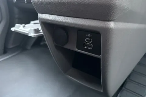 DG75BZU Volkswagen Transporter 2.0 TDI 110 Commerce Pro Van Thumbnail #40