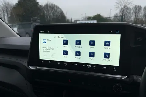 DG75BZU Volkswagen Transporter 2.0 TDI 110 Commerce Pro Van Thumbnail #51