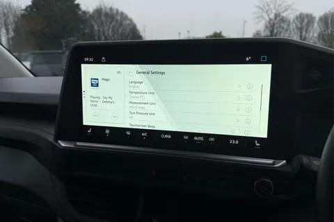 DG75BZU Volkswagen Transporter 2.0 TDI 110 Commerce Pro Van Thumbnail #55