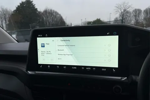 DG75BZU Volkswagen Transporter 2.0 TDI 110 Commerce Pro Van Thumbnail #56