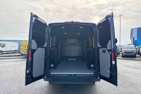 DC75NFK Volkswagen Crafter CR35 Commerce Plus MWB 140 PS Man FWD  - Nav/Alloys/Camera Thumbnail #7