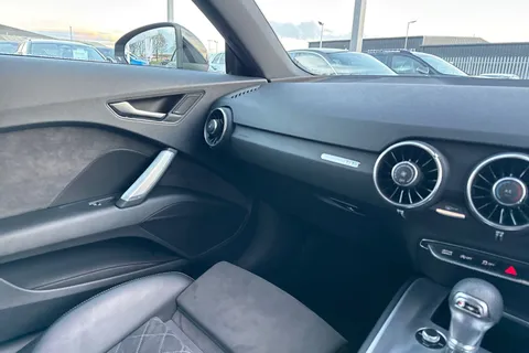 DE22BZW Audi TT Coup- Black Edition 40 TFSI 197 PS S tronic Thumbnail #21