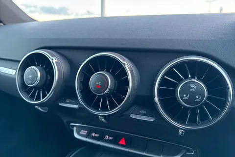 DE22BZW Audi TT Coup- Black Edition 40 TFSI 197 PS S tronic Thumbnail #23