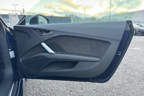 DE22BZW Audi TT Coup- Black Edition 40 TFSI 197 PS S tronic Thumbnail #48