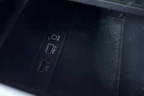 DE22BZW Audi TT Coup- Black Edition 40 TFSI 197 PS S tronic Thumbnail #58