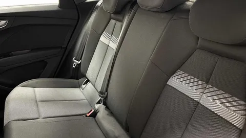 BT72GPU Audi Q4 e-tron Q4 Sportback Sport 40 e-tron  150,00 kW Thumbnail #8