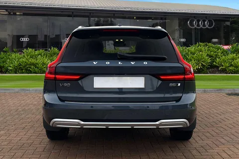 AB68RNE Volvo V90 Cross Country 2.0 B5 MHEV Ultimate Auto AWD Euro 6 (s/s) 5dr Thumbnail #4