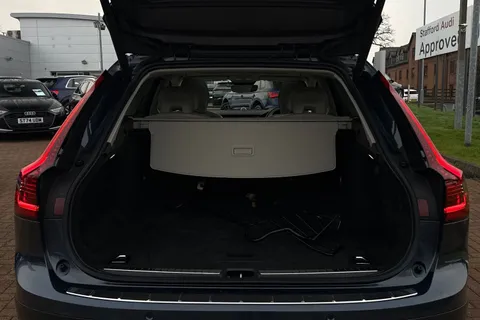 AB68RNE Volvo V90 Cross Country 2.0 B5 MHEV Ultimate Auto AWD Euro 6 (s/s) 5dr Thumbnail #6