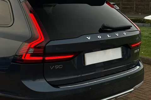 AB68RNE Volvo V90 Cross Country 2.0 B5 MHEV Ultimate Auto AWD Euro 6 (s/s) 5dr Thumbnail #7
