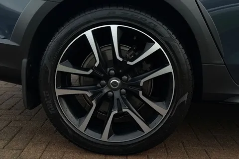 AB68RNE Volvo V90 Cross Country 2.0 B5 MHEV Ultimate Auto AWD Euro 6 (s/s) 5dr Thumbnail #9