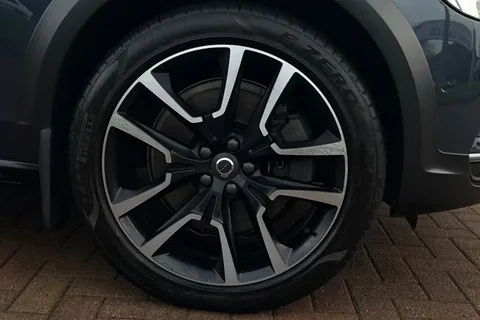 AB68RNE Volvo V90 Cross Country 2.0 B5 MHEV Ultimate Auto AWD Euro 6 (s/s) 5dr Thumbnail #10