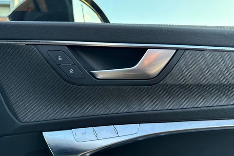 21 of 66 for Audi A6 Avant Avant Black Edition 45 TFSI quattro 265 PS S tronic