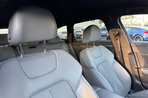 24 of 66 for Audi A6 Avant Avant Black Edition 45 TFSI quattro 265 PS S tronic