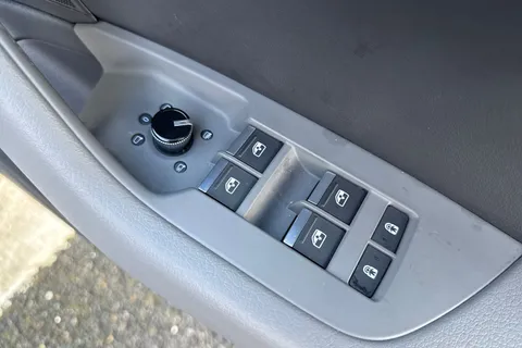 48 of 66 for Audi A6 Avant Avant Black Edition 45 TFSI quattro 265 PS S tronic