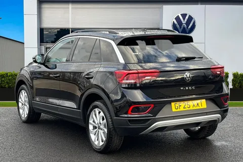 GF25XXT Volkswagen T-Roc 1.5 TSI Match 5dr Thumbnail #3