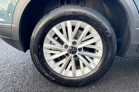 GF74UJO Volkswagen T-Roc 1.5 TSI Life 5dr DSG **VAT QUALIFYING** Thumbnail #10