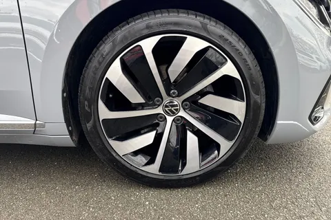 WD23BXO Volkswagen Arteon 2.0 TDI R-Line 5dr DSG | Panoramic Sunroof | Interior Ambient Lighting Thumbnail #11