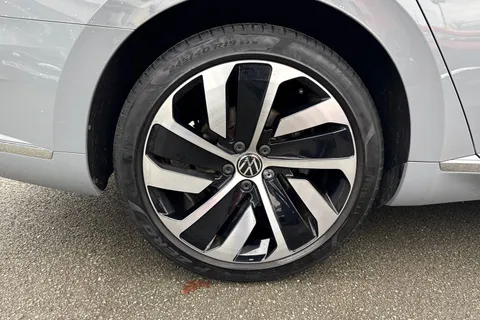 WD23BXO Volkswagen Arteon 2.0 TDI R-Line 5dr DSG | Panoramic Sunroof | Interior Ambient Lighting Thumbnail #12