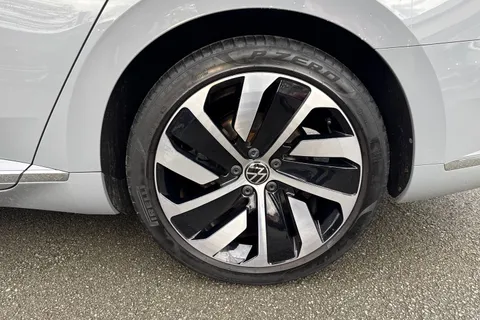 WD23BXO Volkswagen Arteon 2.0 TDI R-Line 5dr DSG | Panoramic Sunroof | Interior Ambient Lighting Thumbnail #13