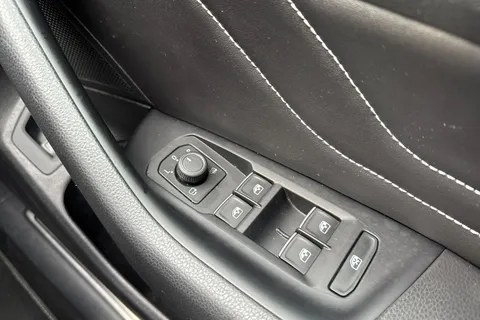 WD23BXO Volkswagen Arteon 2.0 TDI R-Line 5dr DSG | Panoramic Sunroof | Interior Ambient Lighting Thumbnail #26