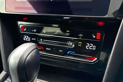 WD23BXO Volkswagen Arteon 2.0 TDI R-Line 5dr DSG | Panoramic Sunroof | Interior Ambient Lighting Thumbnail #35