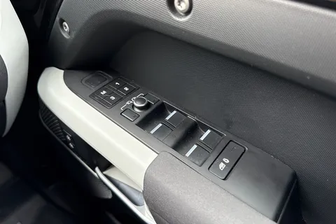 21 of 58 for Land Rover Defender 110 3.0 D250 MHEV XS Edition Auto 4WD Euro 6 (s/s) 5dr