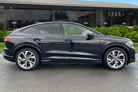 CK72BVN Audi Q4 e-tron Q4 Sportback Edition 1 50 e-tron quattro 220,00 kW Thumbnail #4