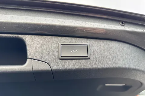  Volkswagen Passat 1.5 eTSI MHEV R-Line Estate 5dr Petrol Hybrid DSG Euro 6 (s/s) (150 ps) Thumbnail #28