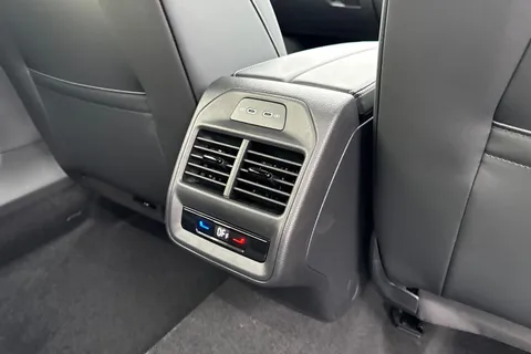  Volkswagen Passat 1.5 eTSI MHEV R-Line Estate 5dr Petrol Hybrid DSG Euro 6 (s/s) (150 ps) Thumbnail #31