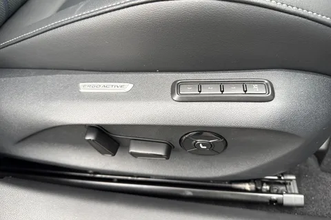  Volkswagen Passat 1.5 eTSI MHEV R-Line Estate 5dr Petrol Hybrid DSG Euro 6 (s/s) (150 ps) Thumbnail #33