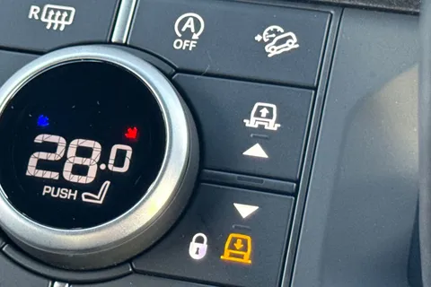 KJ24GWN Land Rover Defender 110 5.0 P525 V8 5dr Thumbnail #47