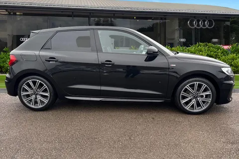  Audi A1 1.5 TFSI 35 S line Sportback S Tronic Euro 6 (s/s) 5dr Thumbnail #4