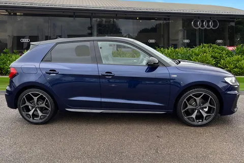 Audi A1 1.5 TFSI 35 Black Edition Sportback S Tronic Euro 6 (s/s) 5dr Thumbnail #4