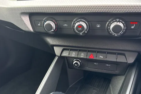  Audi A1 1.5 TFSI 35 S line Sportback S Tronic Euro 6 (s/s) 5dr Thumbnail #22