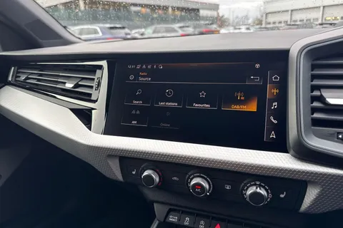  Audi A1 1.5 TFSI 35 S line Sportback S Tronic Euro 6 (s/s) 5dr Thumbnail #35