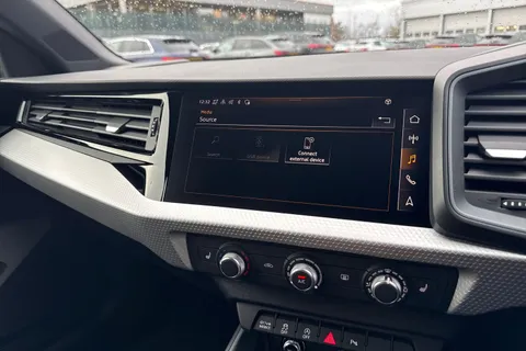  Audi A1 1.5 TFSI 35 S line Sportback S Tronic Euro 6 (s/s) 5dr Thumbnail #37