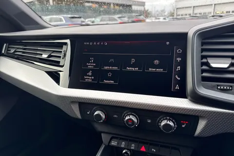  Audi A1 1.5 TFSI 35 S line Sportback S Tronic Euro 6 (s/s) 5dr Thumbnail #40