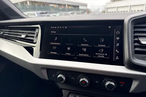  Audi A1 1.5 TFSI 35 S line Sportback S Tronic Euro 6 (s/s) 5dr Thumbnail #46