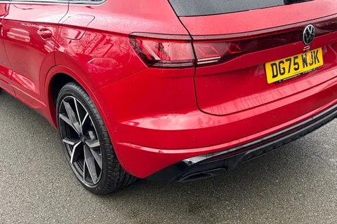 DG75WJK Volkswagen Touareg 3.0 V6 TSI eHybrid 4Motion R 5dr Tip Auto | Tow Bar | Massage Seats Thumbnail #8