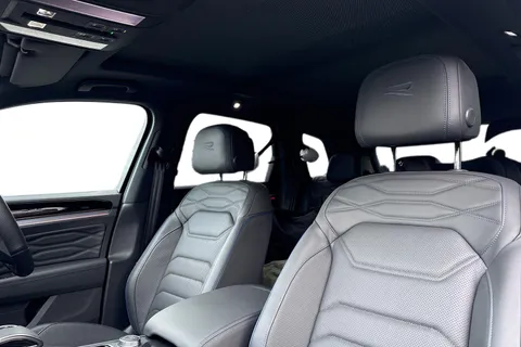 DG75WJK Volkswagen Touareg 3.0 V6 TSI eHybrid 4Motion R 5dr Tip Auto | Tow Bar | Massage Seats Thumbnail #16