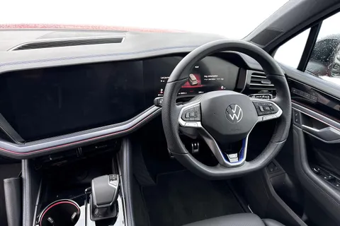 DG75WJK Volkswagen Touareg 3.0 V6 TSI eHybrid 4Motion R 5dr Tip Auto | Tow Bar | Massage Seats Thumbnail #18