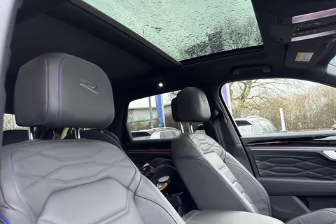 DG75WJK Volkswagen Touareg 3.0 V6 TSI eHybrid 4Motion R 5dr Tip Auto | Tow Bar | Massage Seats Thumbnail #24