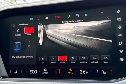 DG75WJK Volkswagen Touareg 3.0 V6 TSI eHybrid 4Motion R 5dr Tip Auto | Tow Bar | Massage Seats Thumbnail #34