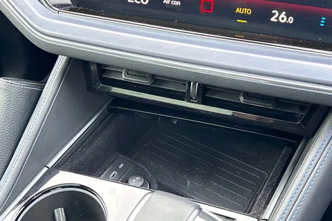 DG75WJK Volkswagen Touareg 3.0 V6 TSI eHybrid 4Motion R 5dr Tip Auto | Tow Bar | Massage Seats Thumbnail #39