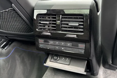 DG75WJK Volkswagen Touareg 3.0 V6 TSI eHybrid 4Motion R 5dr Tip Auto | Tow Bar | Massage Seats Thumbnail #44